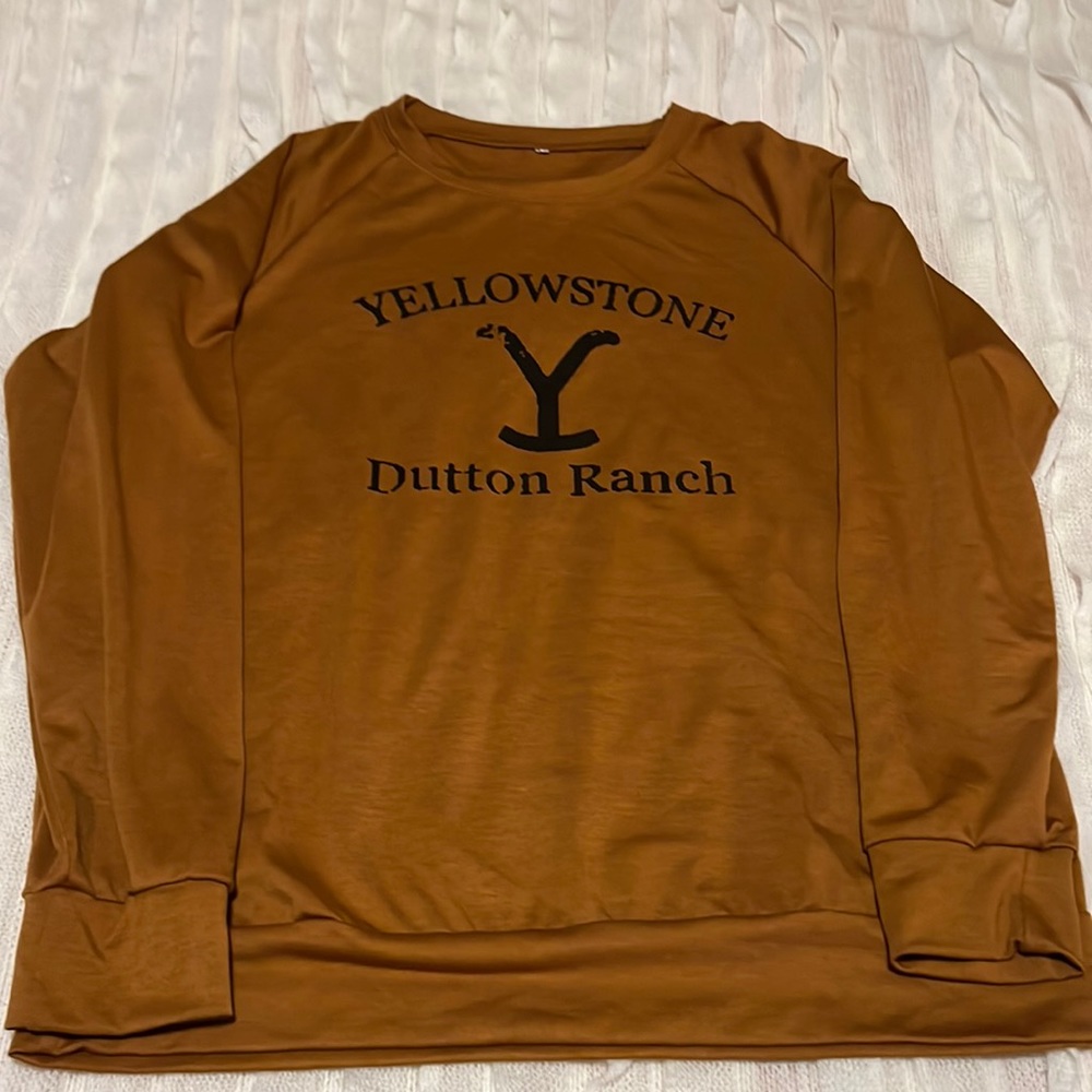 XL, long sleeve, Dutton Ranch printed sweatshirt, round neck, pullover